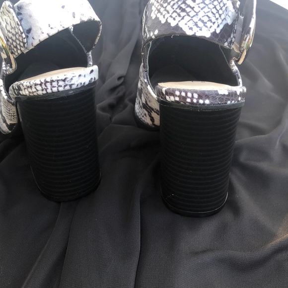 Snake Texture Black & White Sling Back Mule - Picture 9 of 9